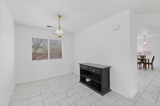 527 Saddle Blanket Trail SW, Albuquerque, NM 87121