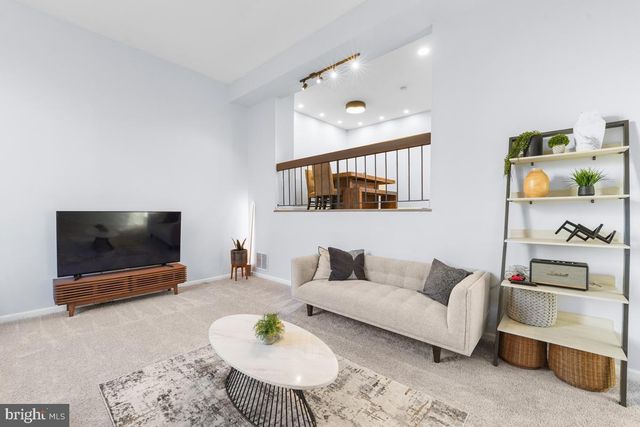 158 HENDERSON PL, Hightstown, NJ 08520