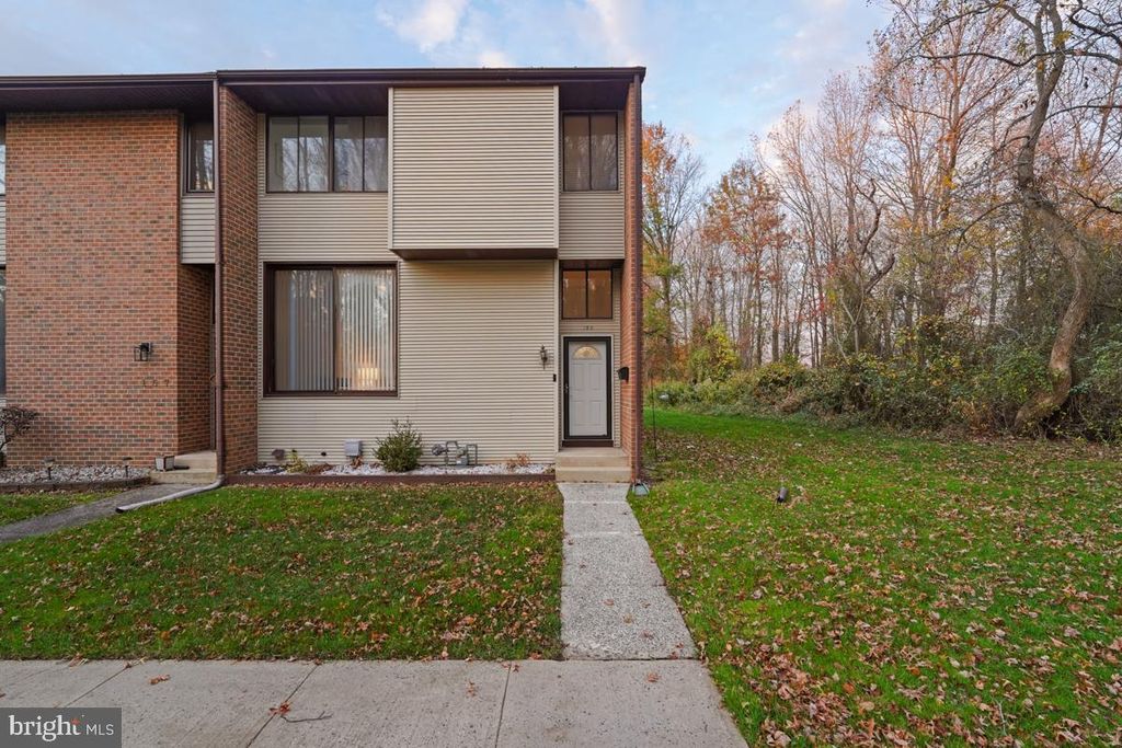 158 HENDERSON PL, Hightstown, NJ 08520