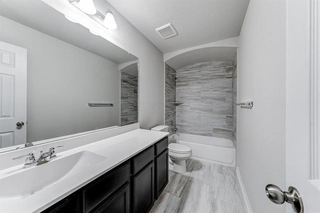 2702 Golden Hills Court, Fresno, TX 77545