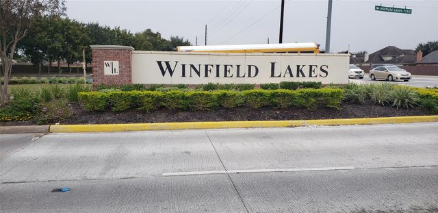 2702 Golden Hills Court, Fresno, TX 77545