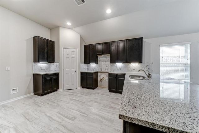 2702 Golden Hills Court, Fresno, TX 77545