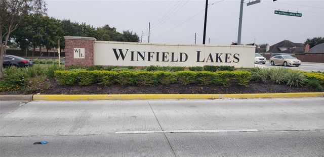 2702 Golden Hills Court, Fresno, TX 77545