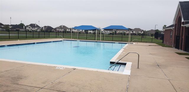 2702 Golden Hills Court, Fresno, TX 77545