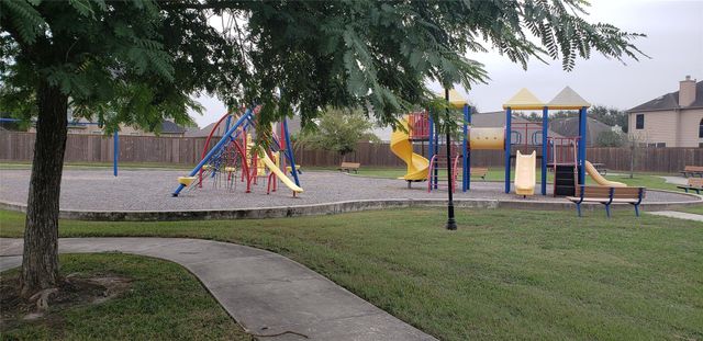 2702 Golden Hills Court, Fresno, TX 77545