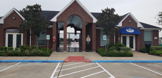 2702 Golden Hills Court, Fresno, TX 77545