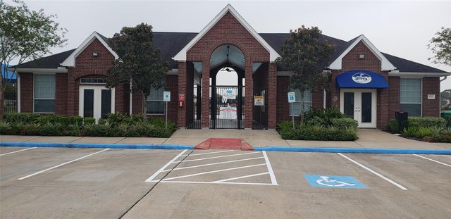 2702 Golden Hills Court, Fresno, TX 77545