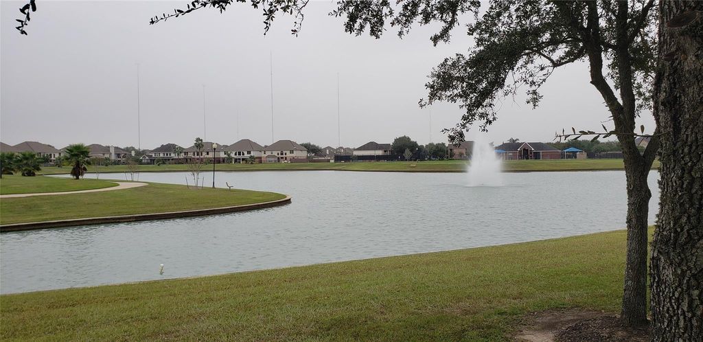 2702 Golden Hills Court, Fresno, TX 77545