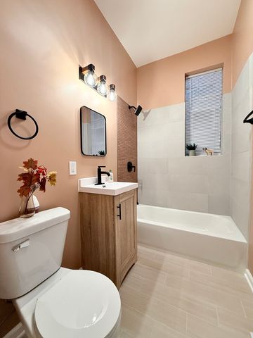 4038 W Congress Parkway, Chicago, IL 60624