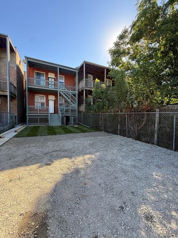 4038 W Congress Parkway, Chicago, IL 60624