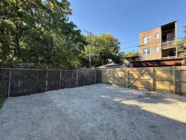 4038 W Congress Parkway, Chicago, IL 60624