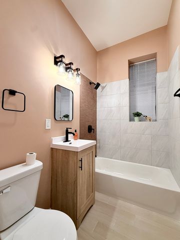 4038 W Congress Parkway, Chicago, IL 60624