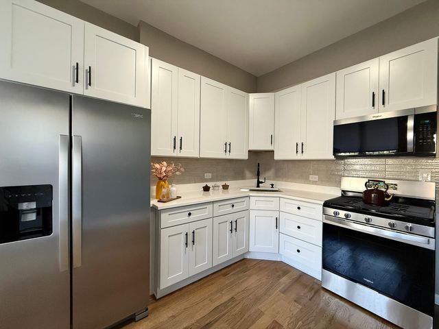 4038 W Congress Parkway, Chicago, IL 60624