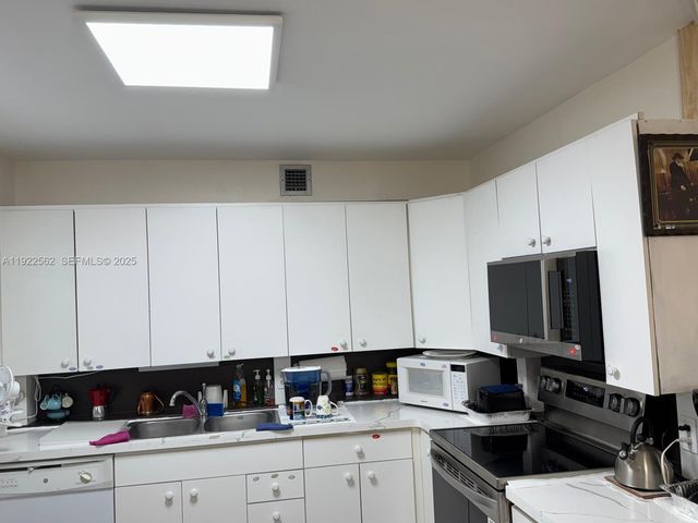 4001 Upminster J 4001, Deerfield Beach, FL 33442