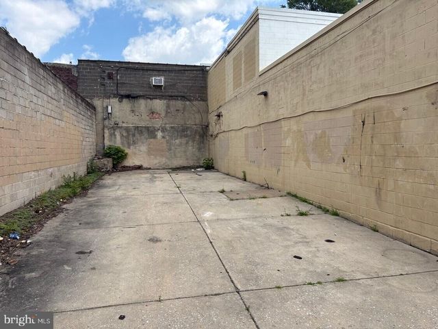 2201 W CAMBRIA ST, Philadelphia, PA 19132