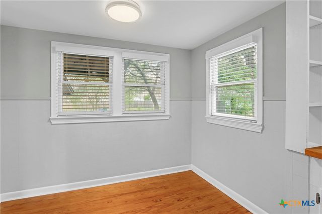 960 E Mountain Street, Seguin, TX 78155