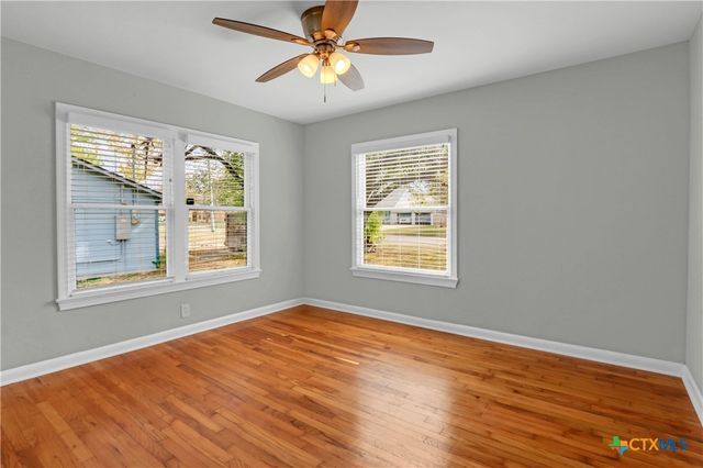 960 E Mountain Street, Seguin, TX 78155