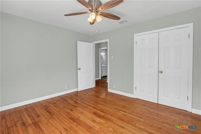 960 E Mountain Street, Seguin, TX 78155