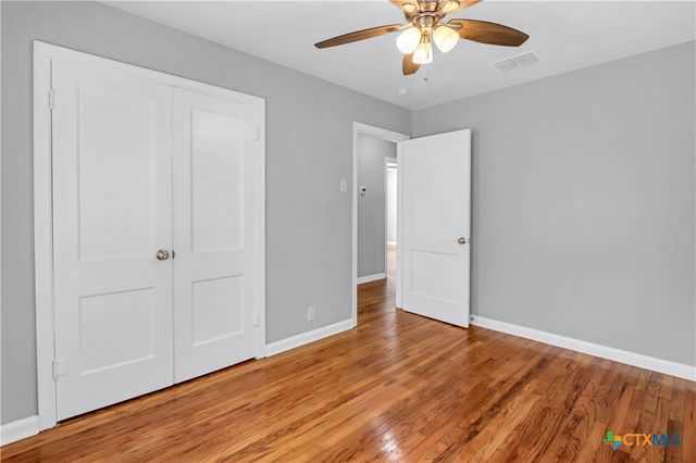 960 E Mountain Street, Seguin, TX 78155