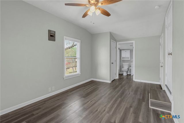 960 E Mountain Street, Seguin, TX 78155