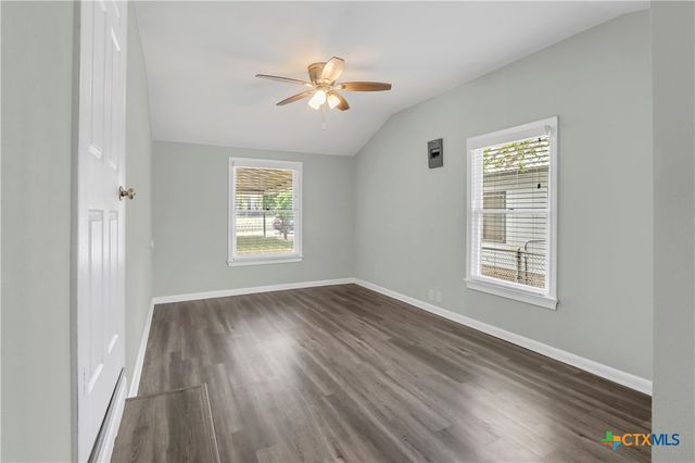 960 E Mountain Street, Seguin, TX 78155