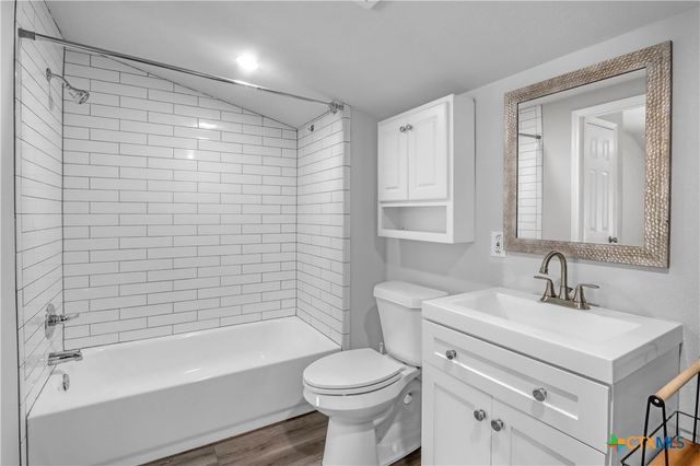 960 E Mountain Street, Seguin, TX 78155