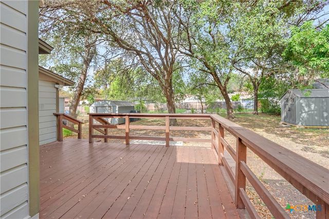 960 E Mountain Street, Seguin, TX 78155