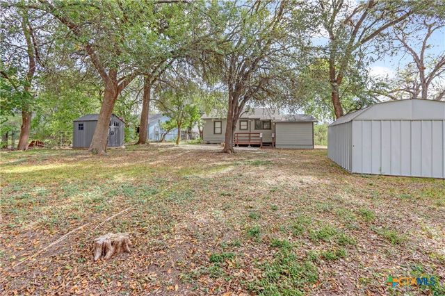 960 E Mountain Street, Seguin, TX 78155