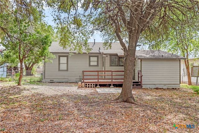 960 E Mountain Street, Seguin, TX 78155