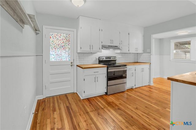 960 E Mountain Street, Seguin, TX 78155