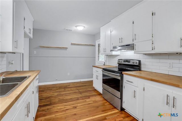 960 E Mountain Street, Seguin, TX 78155