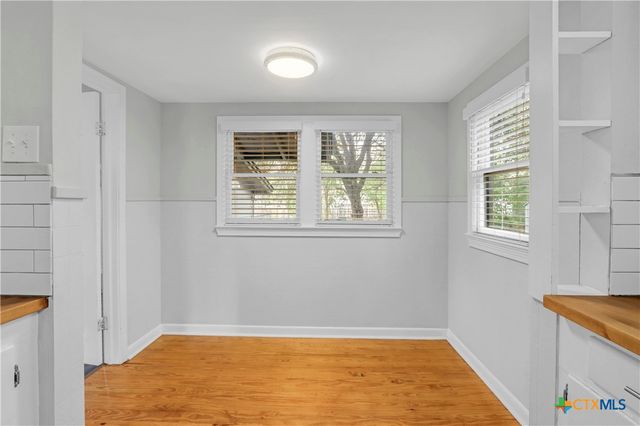 960 E Mountain Street, Seguin, TX 78155