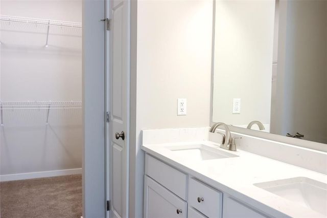 964 NE 64th Avenue, Des Moines, IA 50313