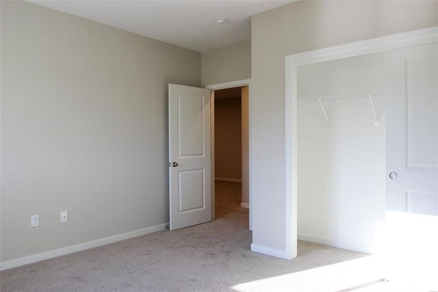 964 NE 64th Avenue, Des Moines, IA 50313