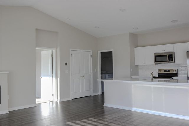 964 NE 64th Avenue, Des Moines, IA 50313