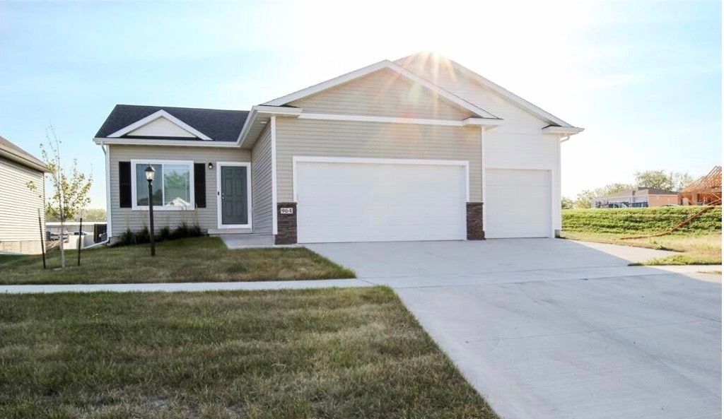 964 NE 64th Avenue, Des Moines, IA 50313