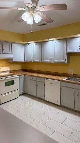 213 N Ryan's Way, St Joseph, MO 64506