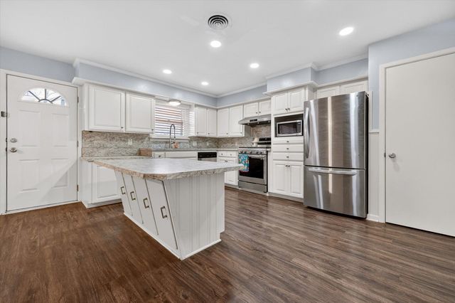 4915 17th Street, Lubbock, TX 79416