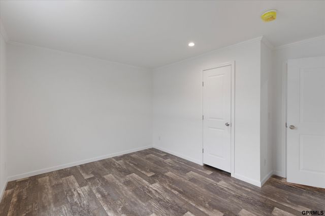 306 E 37 Street, Bellevue, NE 68005