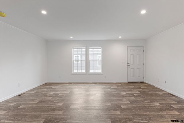 306 E 37 Street, Bellevue, NE 68005