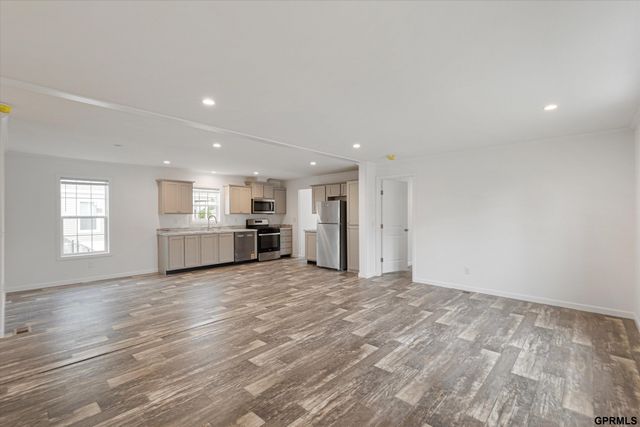 306 E 37 Street, Bellevue, NE 68005