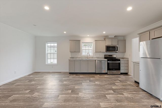 306 E 37 Street, Bellevue, NE 68005