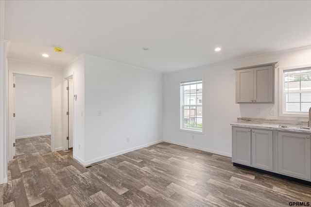 306 E 37 Street, Bellevue, NE 68005