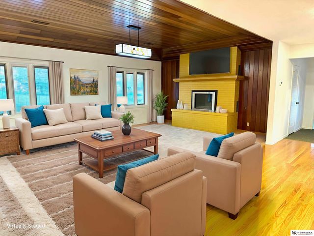 929 S Cotner Boulevard, Lincoln, NE 68510