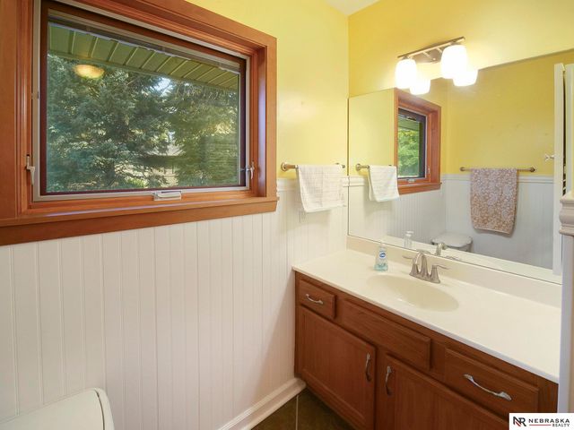 929 S Cotner Boulevard, Lincoln, NE 68510