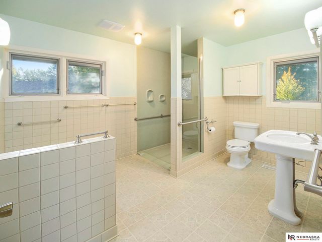 929 S Cotner Boulevard, Lincoln, NE 68510