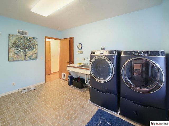 929 S Cotner Boulevard, Lincoln, NE 68510