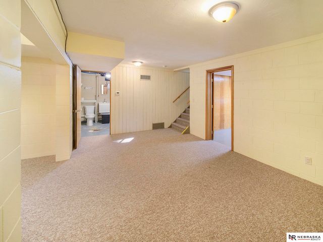 929 S Cotner Boulevard, Lincoln, NE 68510