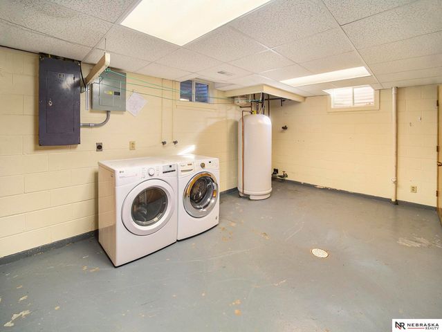 929 S Cotner Boulevard, Lincoln, NE 68510