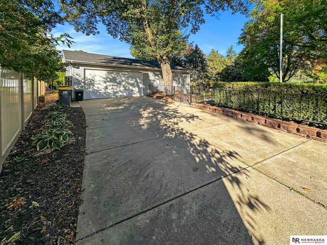 929 S Cotner Boulevard, Lincoln, NE 68510